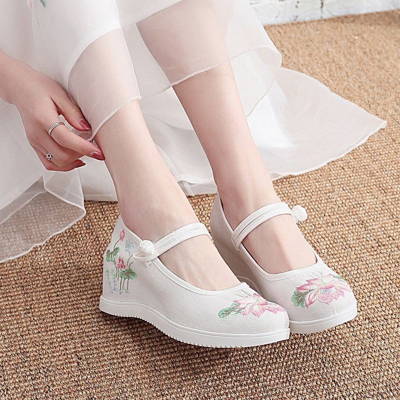 2024 Ancient Style Hanfu Shoes Ethnic Style Embroidered Shoes Female 