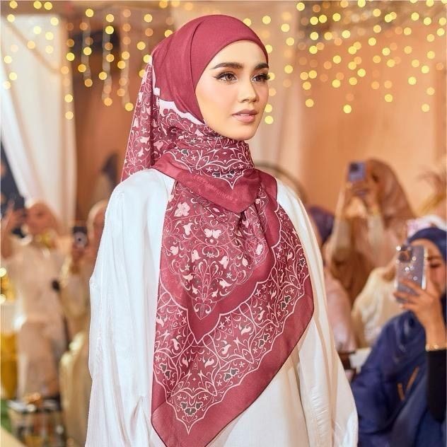 Tudung Bahan Campuran: Satin + Kapas – Trend Baru?