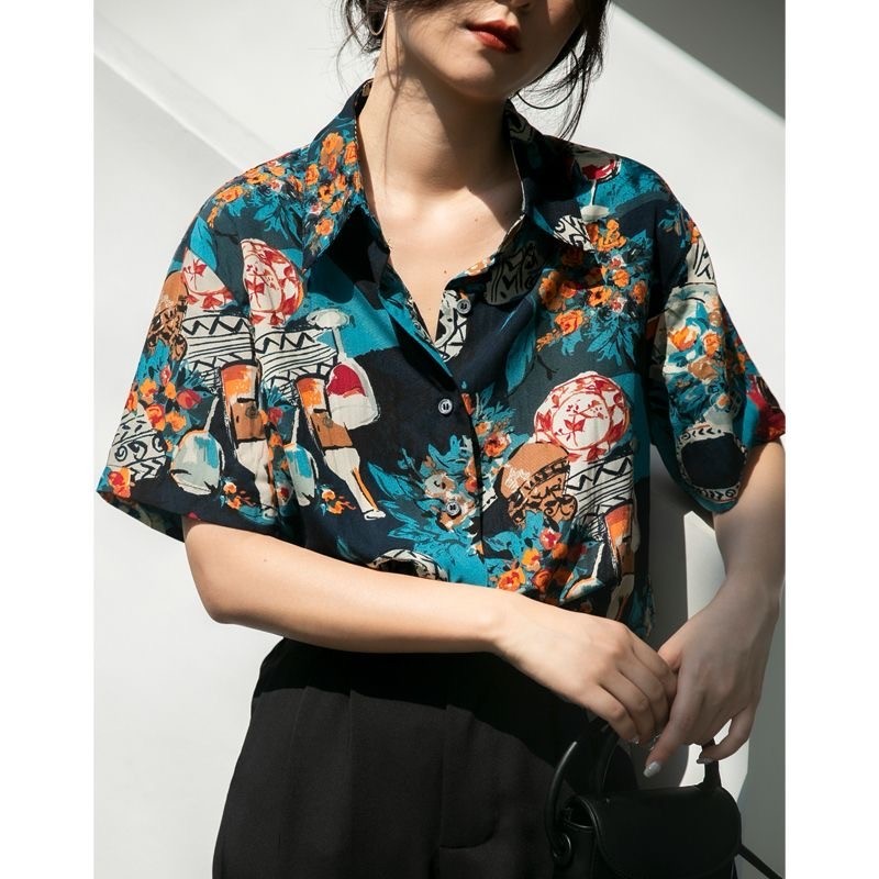 Camicia da donna in cheongsam cinese con maniche corte, colletto rialzato, bottoni e fiori di prugna - Italia