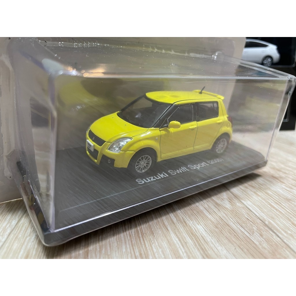 1: 43 Suzuki Swift Car Model Domestic Famous Car Suzuki Old Swift Model ...