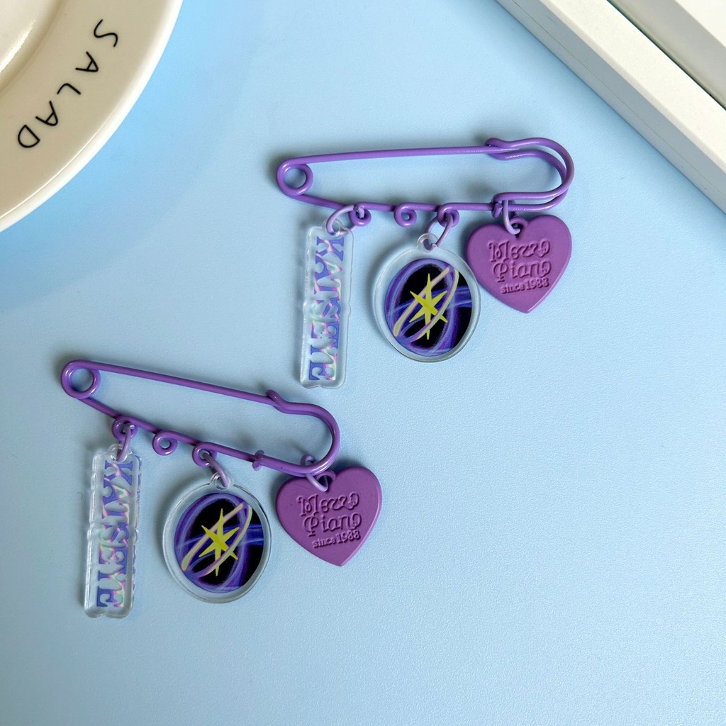 katseye-pin-sis-soft-is-strong-light-stick-acrylic-keychain-accessory