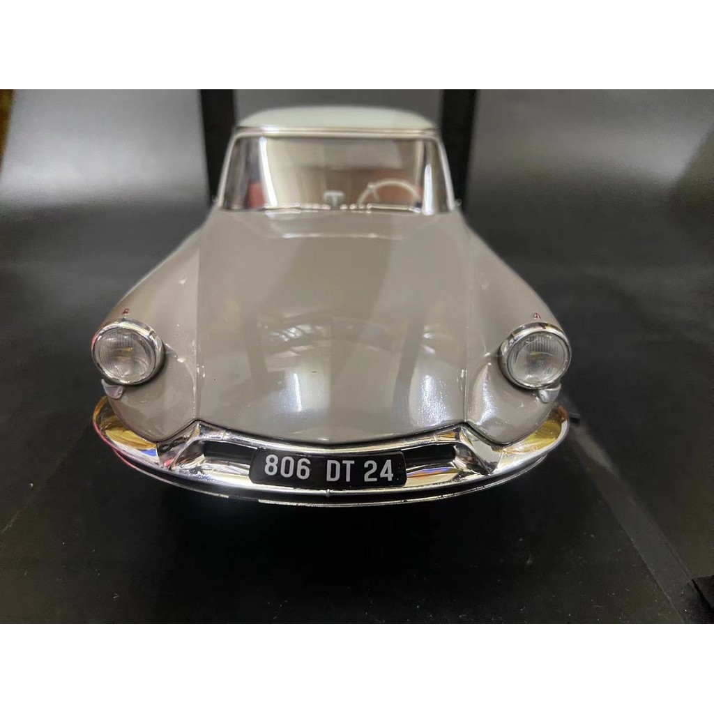 Richard - Citroën Ds19(manque pare choc avant) , jouet téléguidé