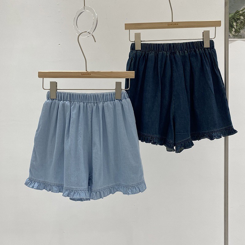 Zena women's high-waisted jean shorts with ruffles. Comfortable elastic ...