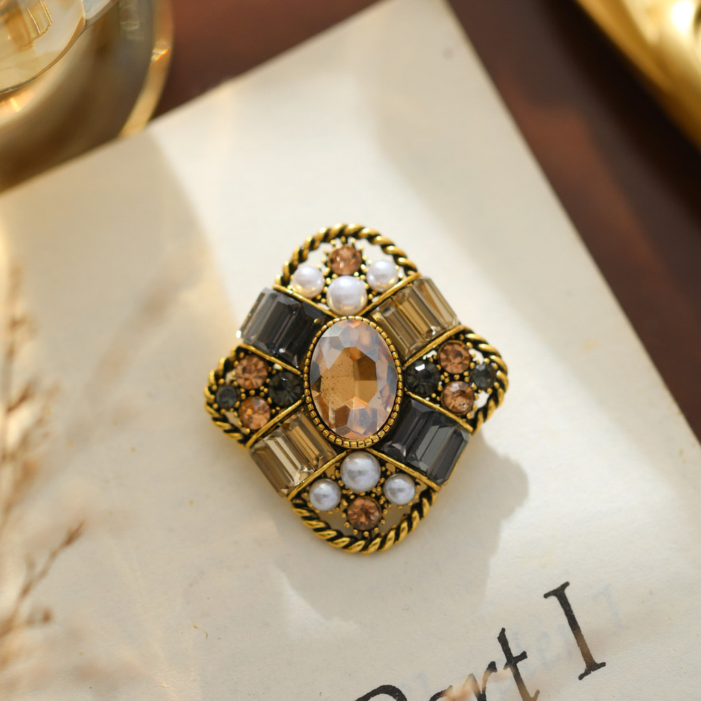 Brooch Female Creative Retro Brooch High-End Temperament Pearl Brooch ...