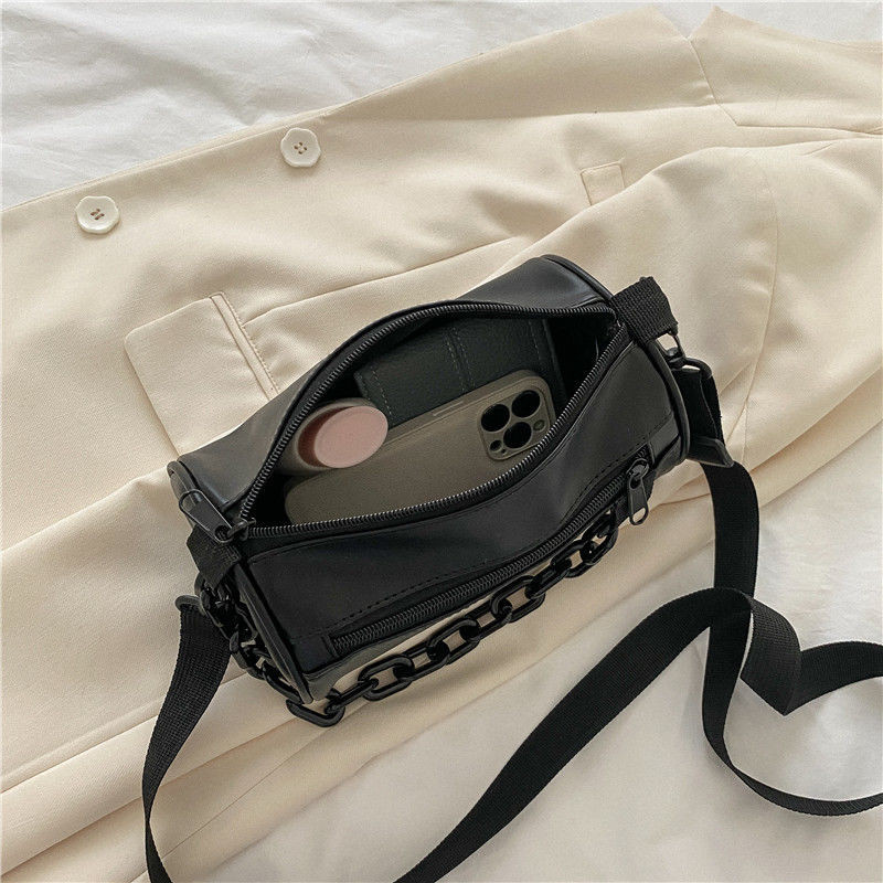 Niche Messenger Bag Female 2024 Simple Unique Shoulder Bag Street Wear