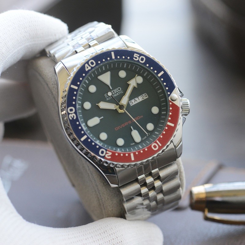 Seiko SKX007 Men Quartz Watch Double Calendar Second Running