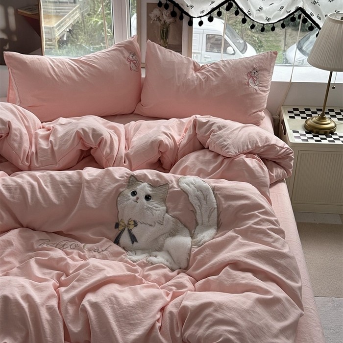 Little milk cat Super soft embroidery 4 IN 1 Bed Sheet Set Cartoon