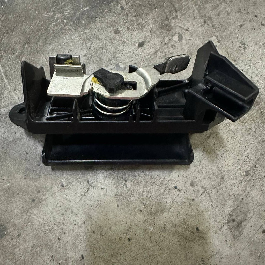 TOYOTA INNOVA TGN40 REAR BONNET HANDLE ORIGINAL USED FROM JAPAN ...