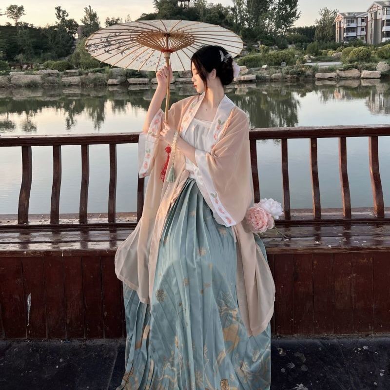 Song Dynasty Hanfu Set – Top & Skirt