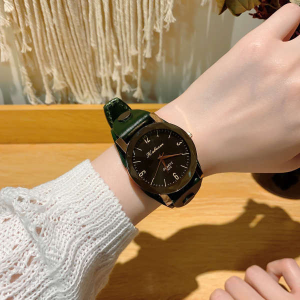 jam tangan lelaki jam tangan budak lelaki smart watch Personaliti sejuk jam tangan wanita cakera besar yang mudah dan serba boleh lelaki dan wanita serba boleh kulit lembu sebenar jam tangan trend