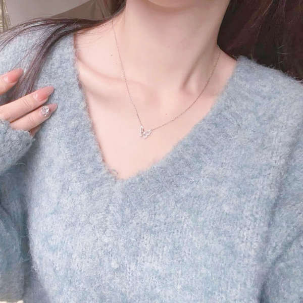 Inspirasi Gaya Layered Necklace Untuk Gaya Manis