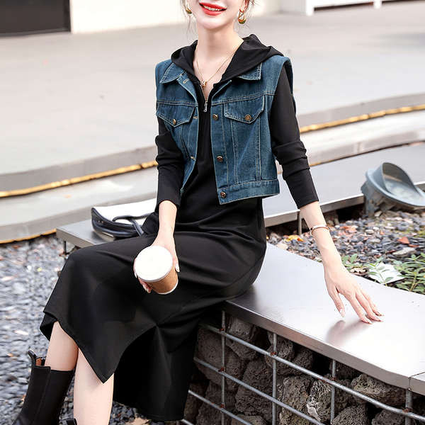 one set women outfit outfit woman outfit woman set Jaket denim dengan set pakaian bertudung hitam wanita musim gugur 2024 fesyen longgar baharu skirt panjang set dua helai Shopee Malaysia