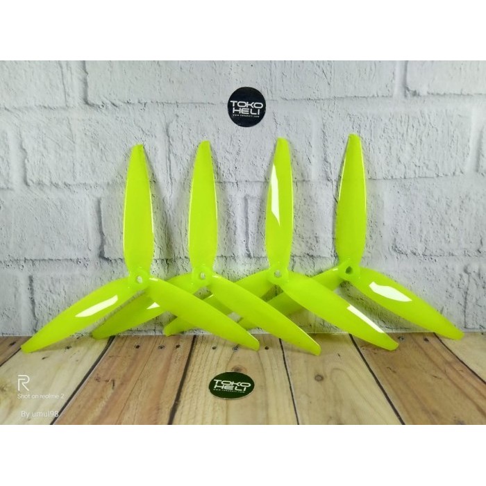 Gemfan Flash 7040 Yellow Long Range Prop 3 Blade Propeller (Set of 4 ...