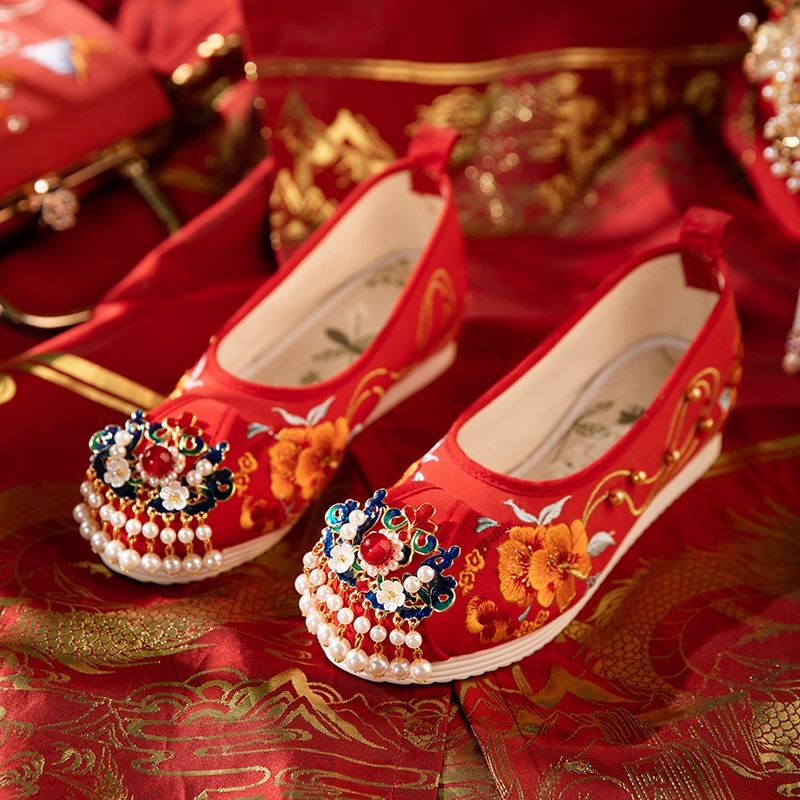 Waves - Embroidered Chinese Hanfu Shoes