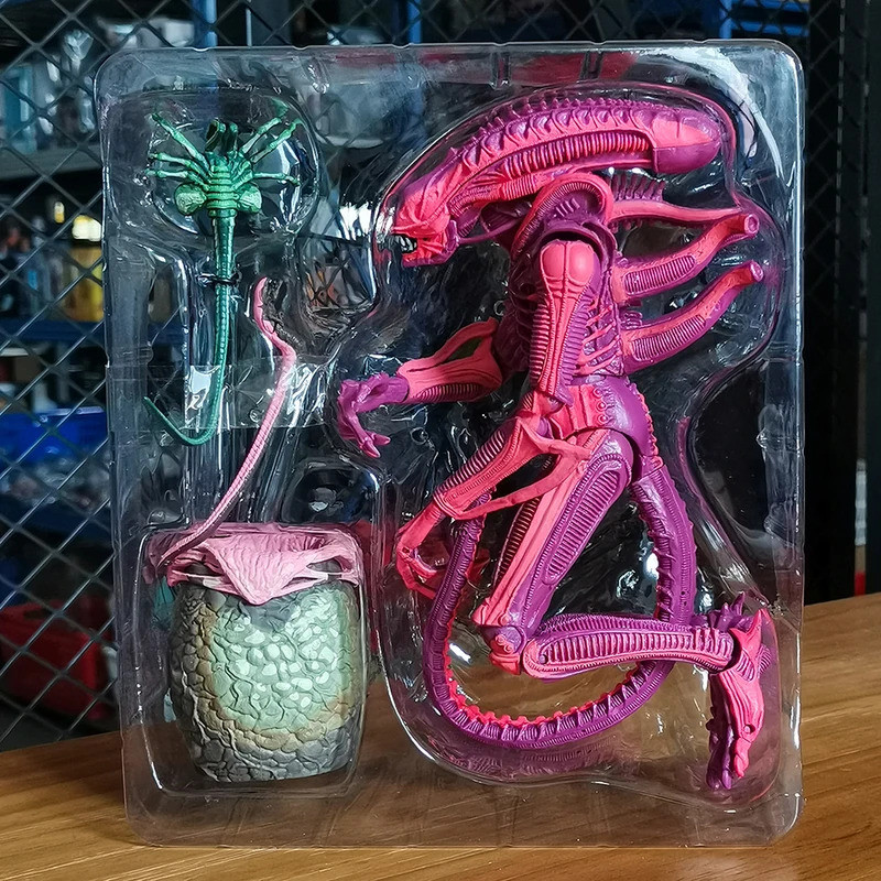 NECA ALIENS Alien Merah dengan Koleksi Chestburster & Facehugger Action ...