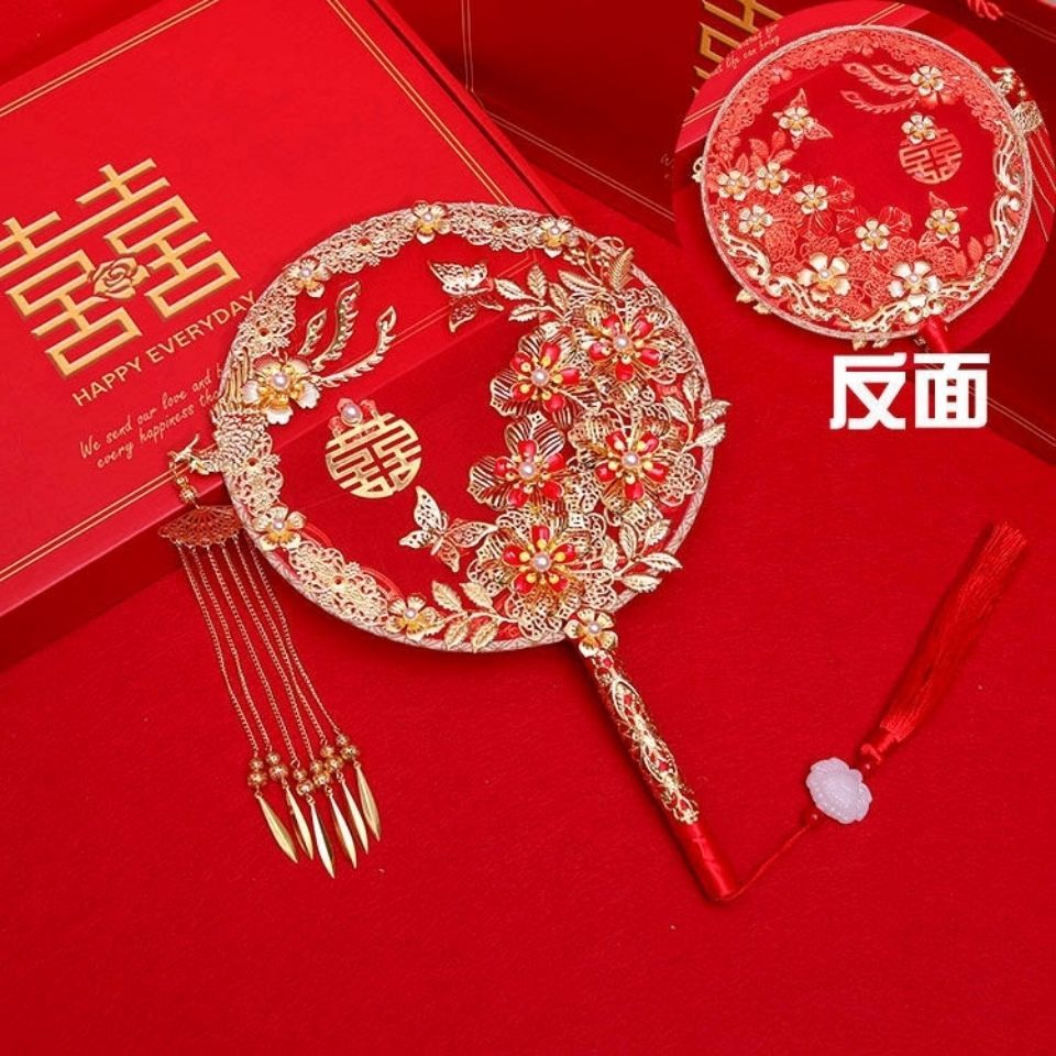 han-chinese-wedding-bridal-hanfu-covering-face-holding-flowers-group