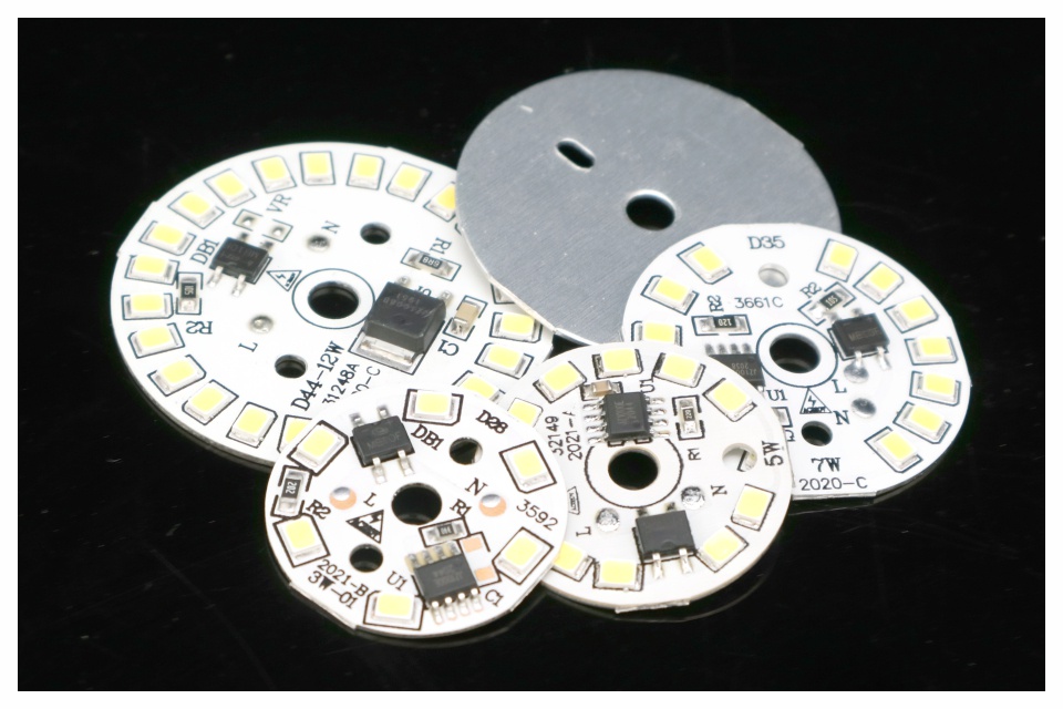Got Liang LED Chip 3W 5W 7W 9W 12W for Light Bulb 90 Lumen/W 2835SMD ...