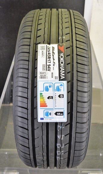 2156016 215 60 16 215/60R16 215-60-16 YOKOHAMA BLUEARTH ES32 Car