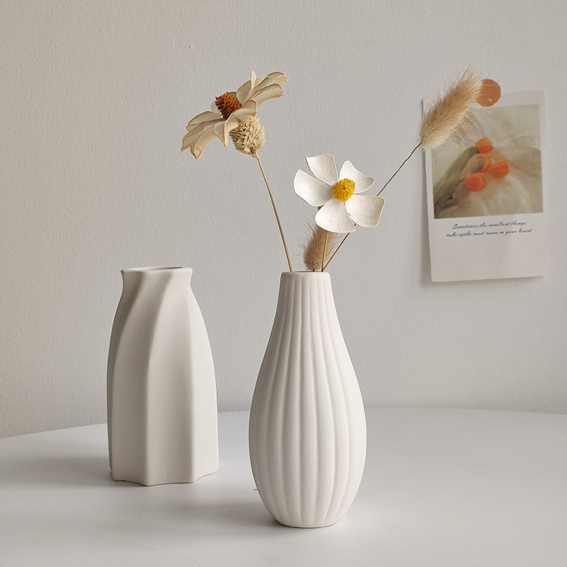 White Ceramic Flowr Vase Spiral Stripe Pattern Vases Living Room Flower ...