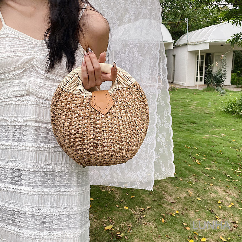 Fashionable Women's Summer Straw Handbag in Shell Shape Paper Rope ...