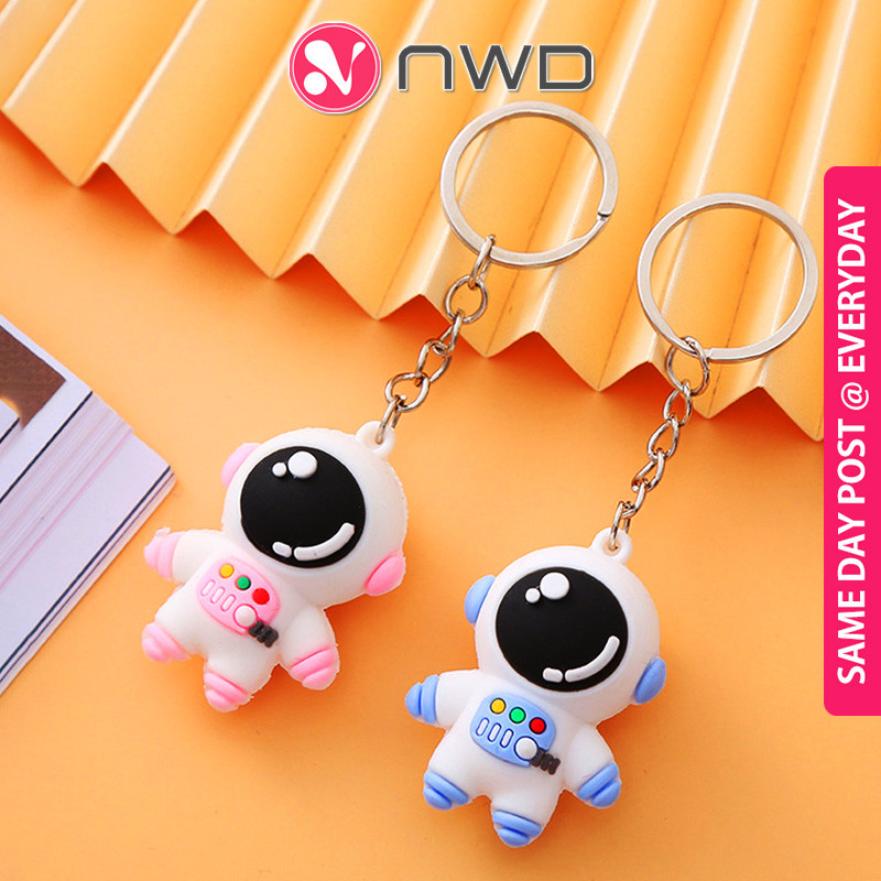 𝗔𝗡𝗧𝗜 𝗟𝗢𝗦𝗧 》 Cartoon Mini Astronaut Keychain Cute Creative Pendant ...