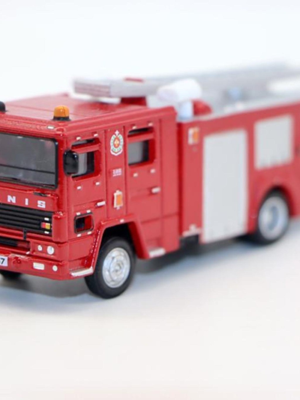 Tiny Micro Shadow Toy 1/100 FSD DENNIS DENNIS Ladder Car F457 Hong Kong ...