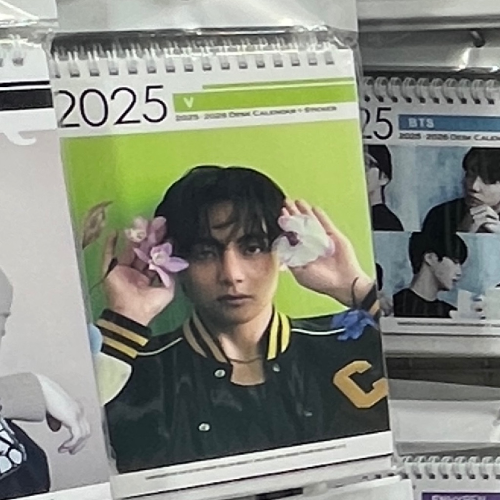 KPOP Boy Group BTS RM, V, Stay kids, Seventeen 2025/2026 calendar (no