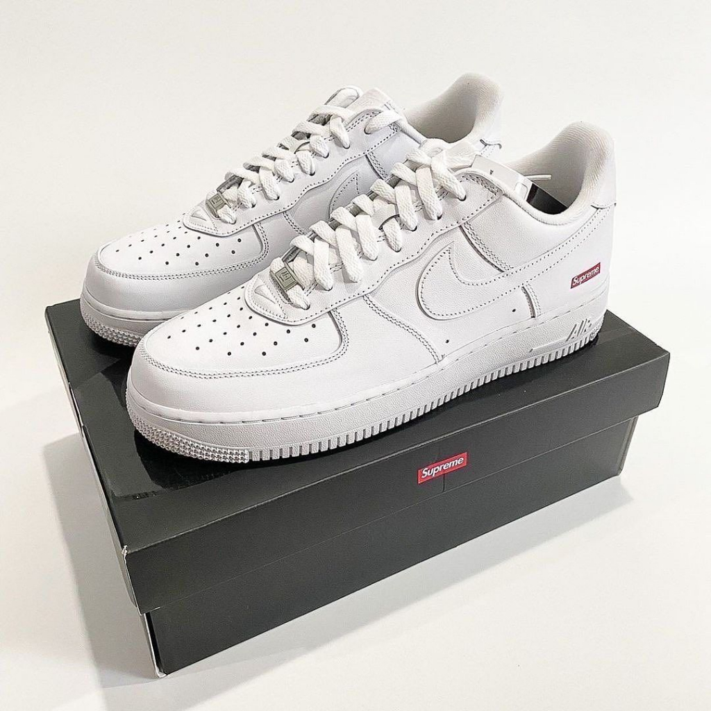 NIKE AIR FORCE1 x SUPREME