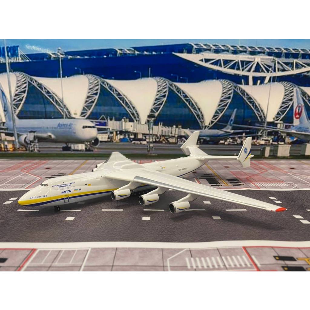 ANTONOV AN-225 MRIYA Model aircraft. 1/400 scale New in box. Free post