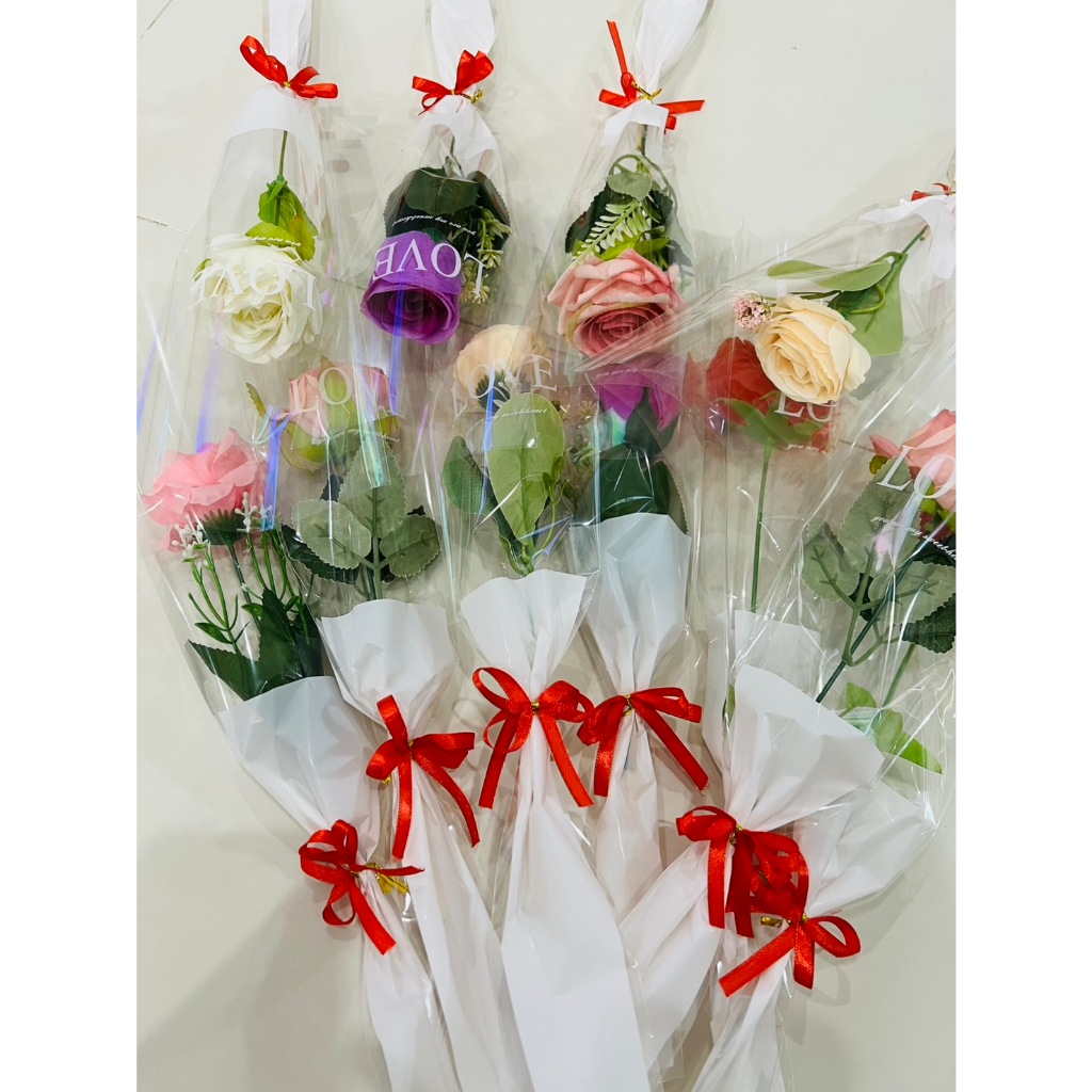 1 Bouquet Of Valentine Roses + A Good Pack Of Individual Commemorative ...