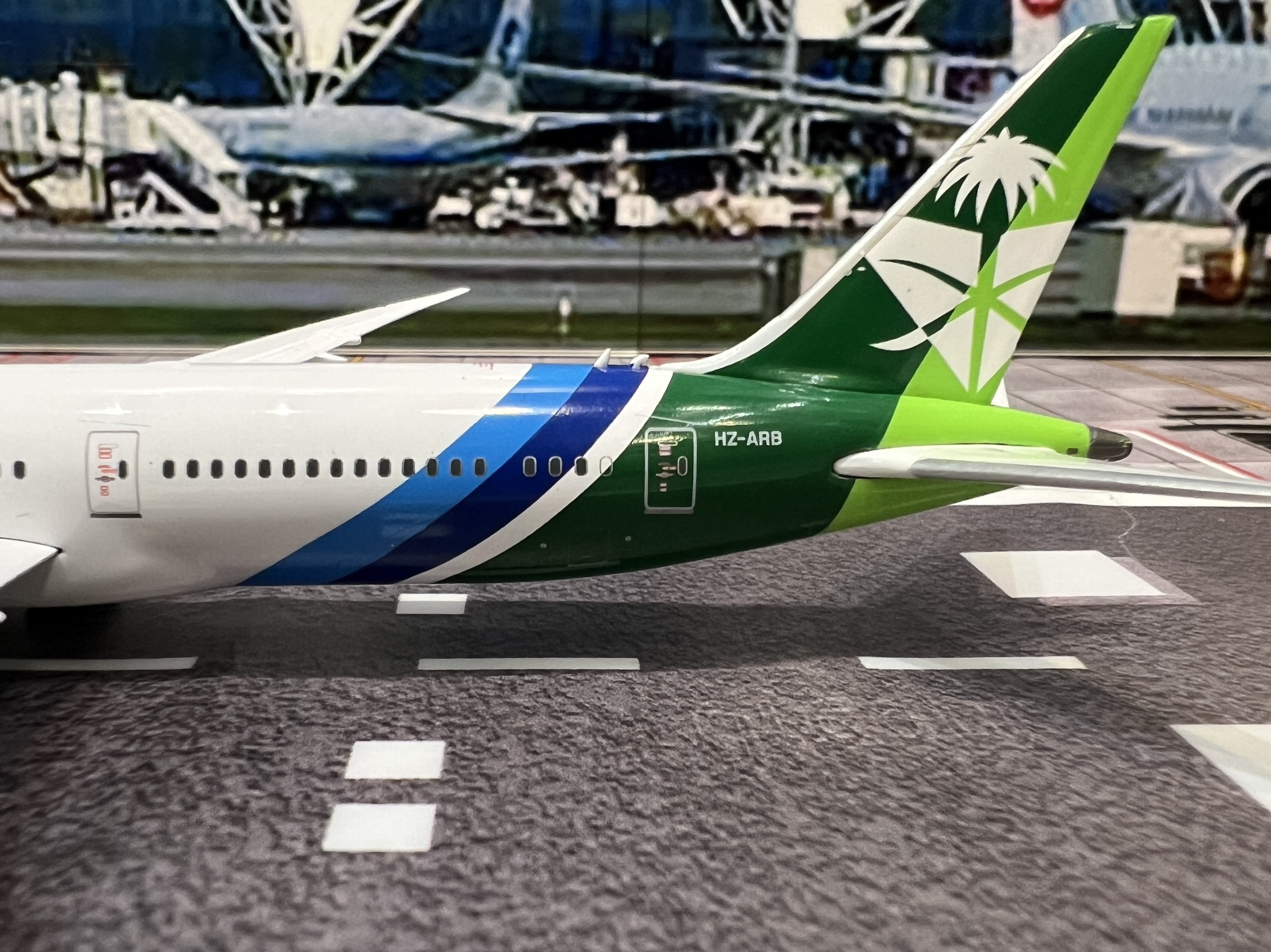Phoenix [11955] 1:400 Saudi Arabian 787-9 HZ-ARB | Shopee Malaysia