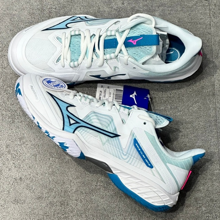 Mizuno best sale badminton shoes