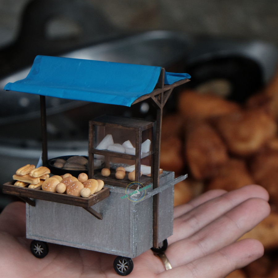 Tiny Old Street Vendor Model - Tiny World - Ge…