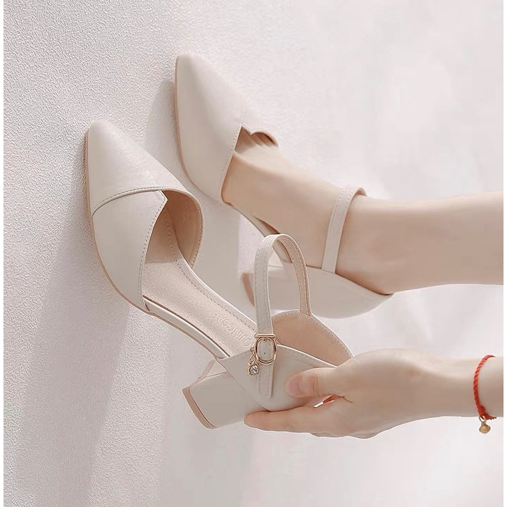 White pointed best sale toe sandals