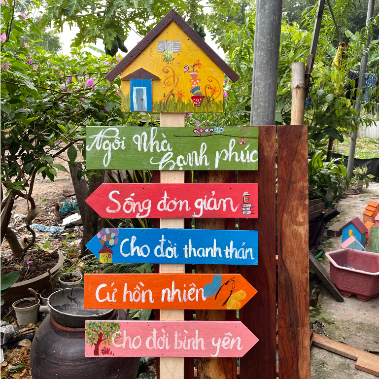 Decorative wooden boards, wooden road signs, error instructions, shop ...