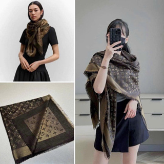 how to wear lv shawl