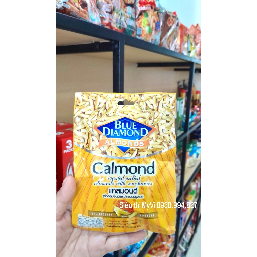 Macadamias Nuts / NUT WALKER Dry Nuts And BLUE DIAMOND Almonds 20G, 25G