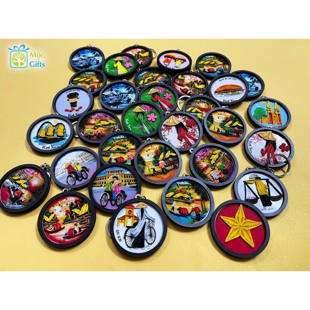 Round Twisted Paper Key Chain "Girl'S Beautiful Picture, Village Of