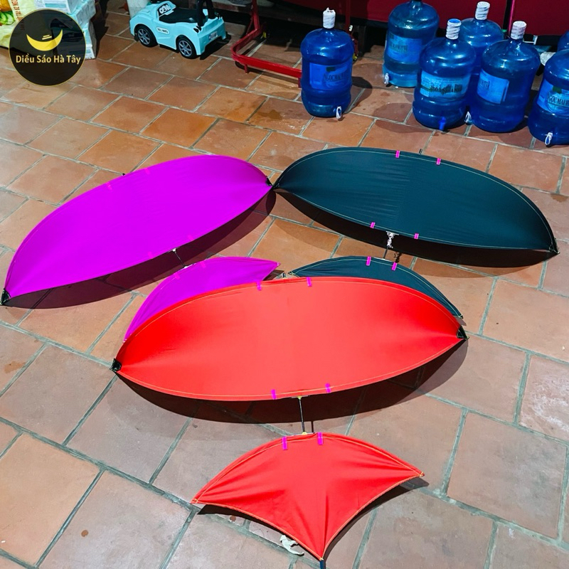 Cheap mini 1m5-1m7 one-color assembled kite | Shopee Malaysia