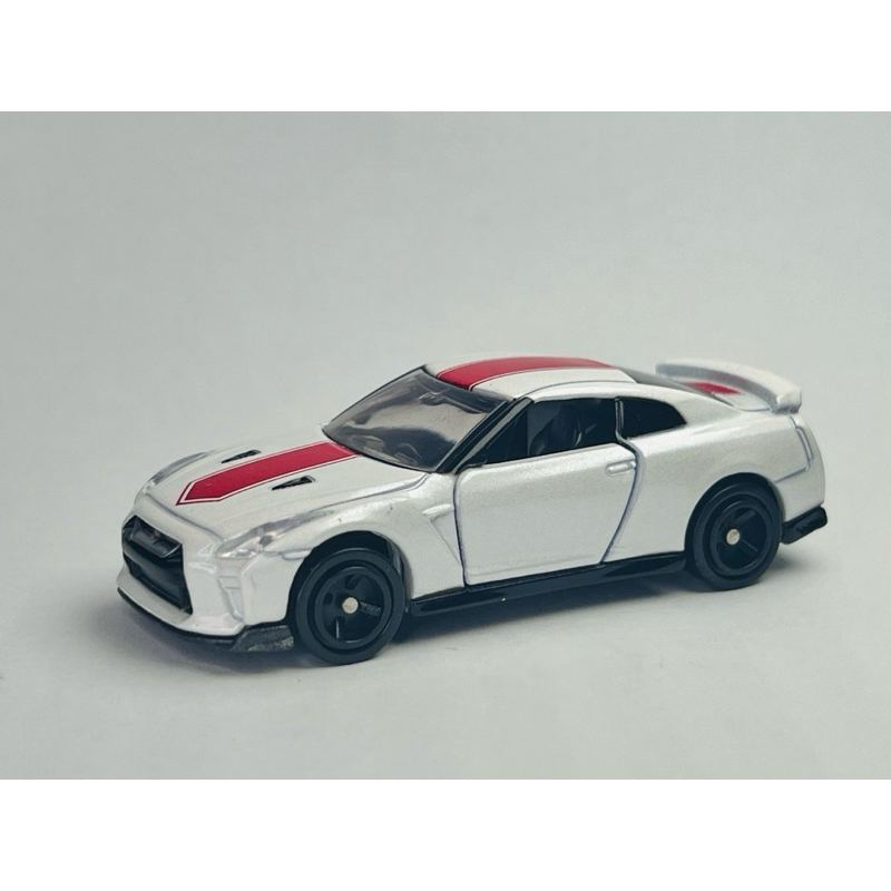 Hobby store TL08 Tomica Nissan GT-R R35 White with red stripes | Shopee ...