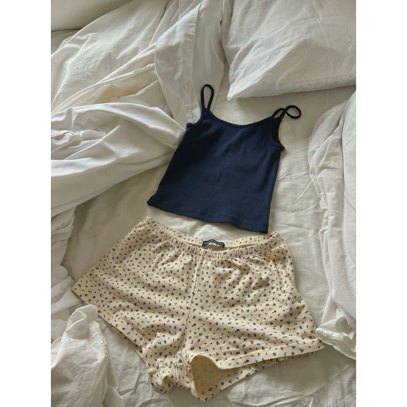 Brandy Melville Emery Floral Short (Short Felt Pants With Flower Pattern) Shopee Malaysia