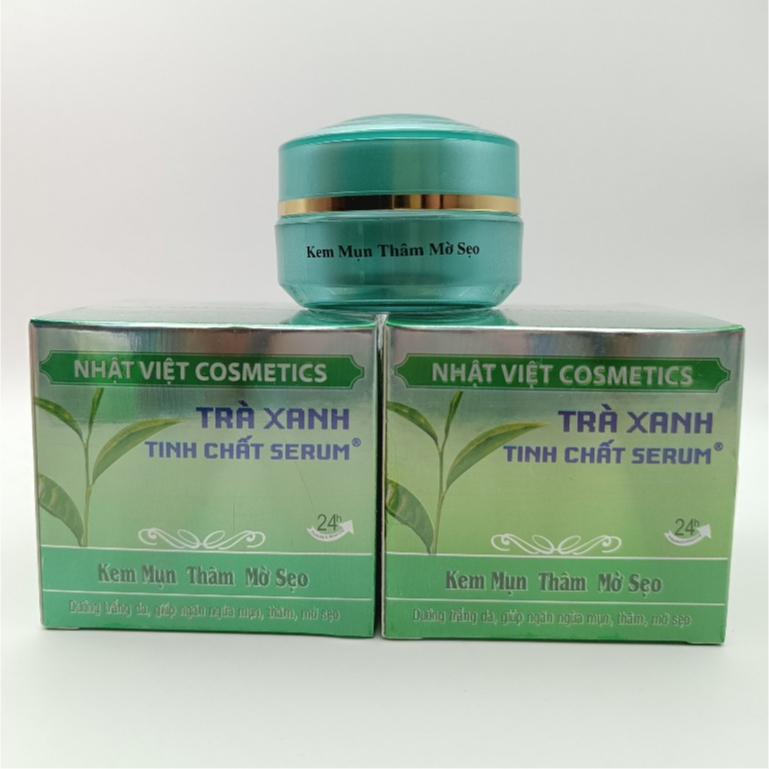 Hand Acne Treatment With Green Tea photo