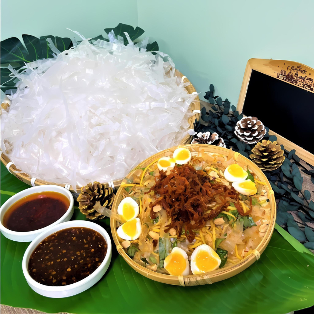 Rice Rice Paper Cut into Thin, Flexible WHITE FIBERS Used as Mixed Rice ...