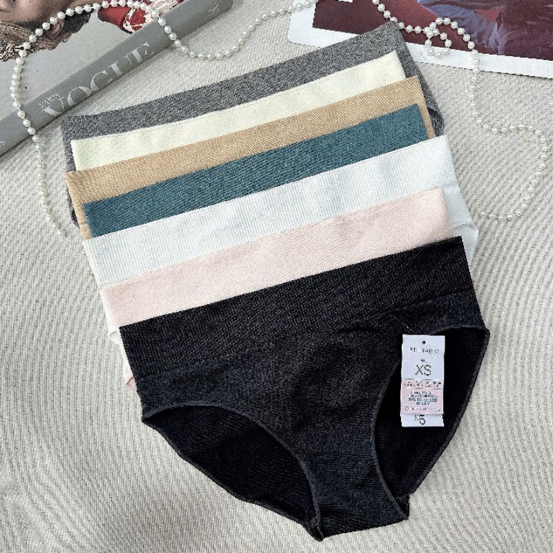 Primark medium-waisted knitted seamless underwear made in Europe.K0T4 ...