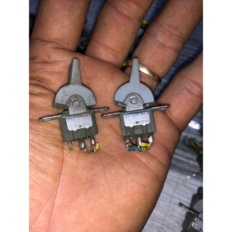 3-pin, 6-pin, 2-position lever switch made in japan to disassemble the ...