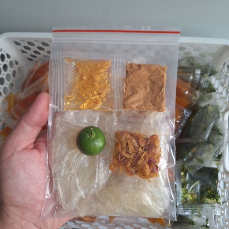 Soft Rice Paper Marinated in Butter and Fragrant Fried Onions - Spicy ...