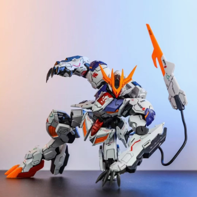 Max FM 1/100 Gundam Barbatos Lupus Rex Assembly Model (with water decal