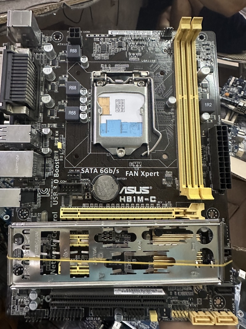 Main board motherboard Asus H81 running socket 1150 pulling cpu i5 4590 ...