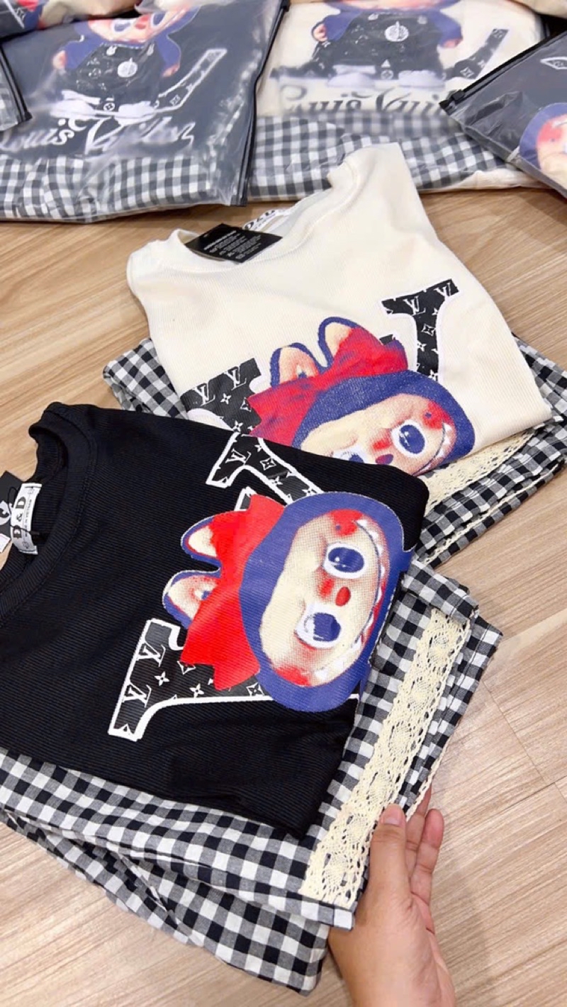 Women's WEAR SET, WOMEN'S OUTFITS LABUBU L.V PRINTED RIBBED T-SHIRT ...