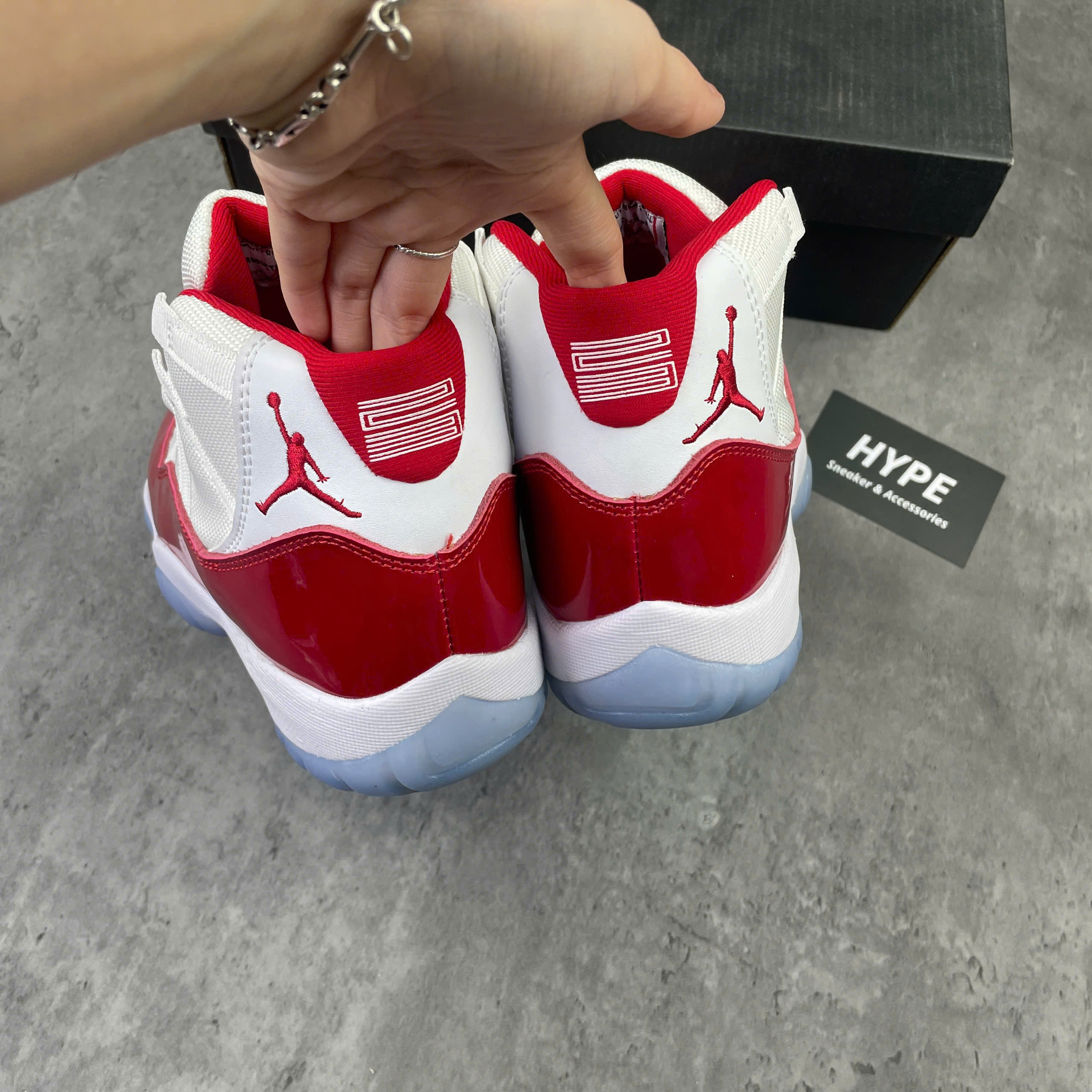 Hype Sneaker] Jordan 11 Cherry Basketball Shoes (White Red
